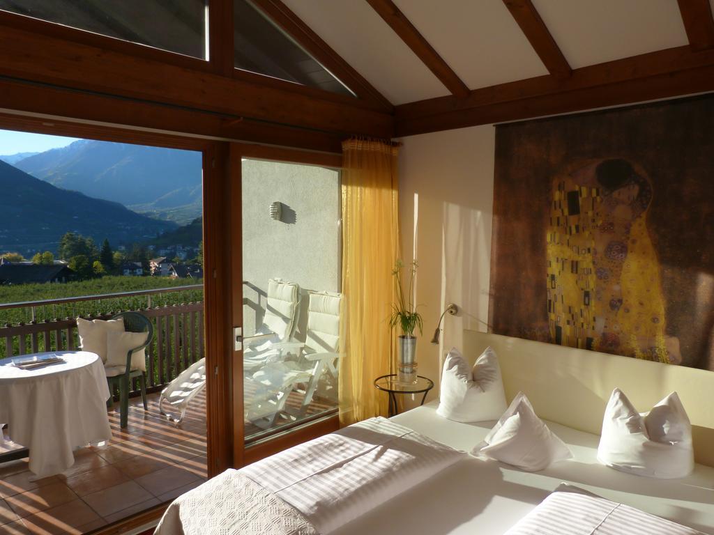 Pension Riedingerhof Meran Zimmer foto
