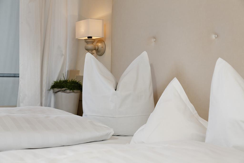 Pension Riedingerhof Meran Zimmer foto